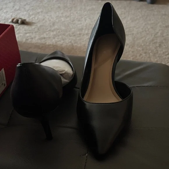 Chic Black Women's Heels - Picture 2 of 6